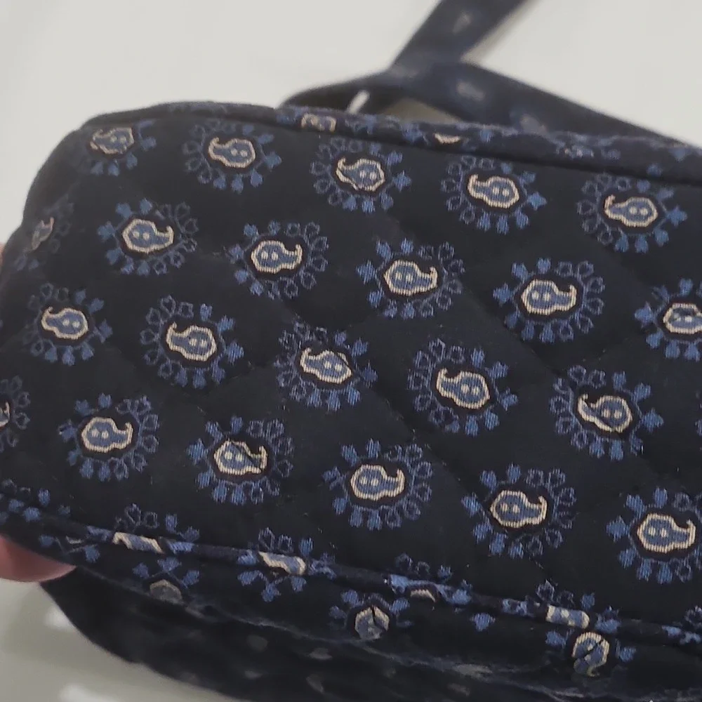 Vera Bradley Navy Blue Red Paisley Crossbody Bag Zip Closure Adjustable Strap